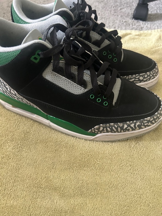Preowned size 10 1/2 Jordan 3